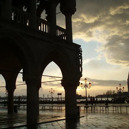 Essence Of * Venedig